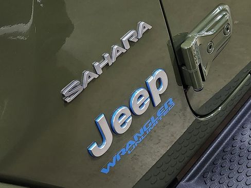 Used 2021 Jeep Wrangler Unlimited Sahara AWD/4WD image 18