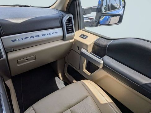Used 2021 Ford F250 Lariat w/ Lariat Ultimate Package AWD/4WD image 18
