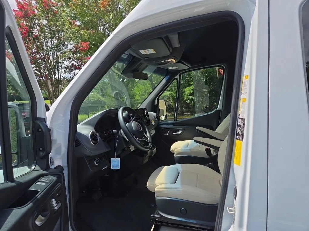 Used 2020 Mercedes-Benz Sprinter 3500 image 7