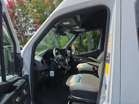 Used 2020 Mercedes-Benz Sprinter 3500 image 7