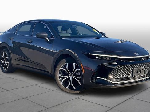 Used 2023 Toyota Crown Limited image 2