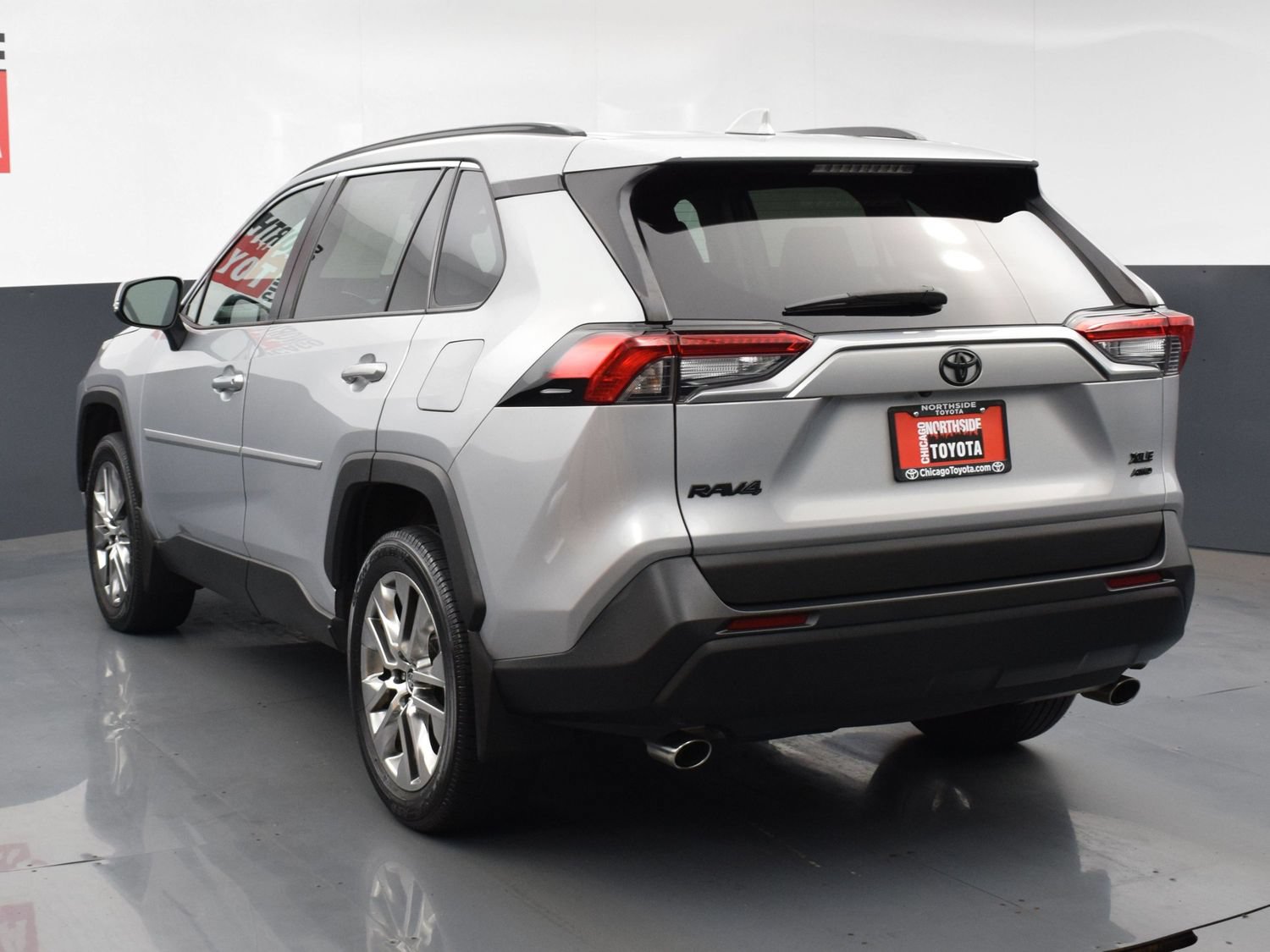 Used 2021 Toyota RAV4 XLE Premium AWD/4WD image 3