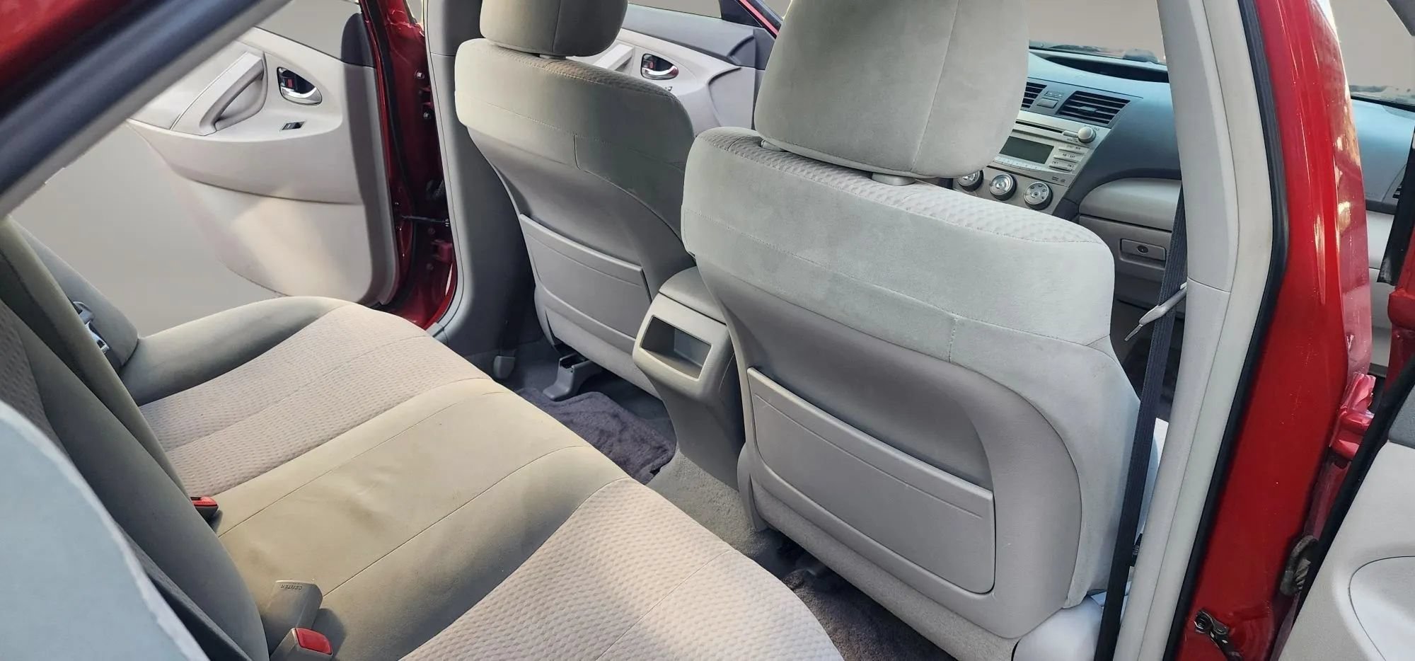 Used 2010 Toyota Camry LE FWD image 12