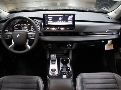 New 2025 Mitsubishi Outlander SE image 20
