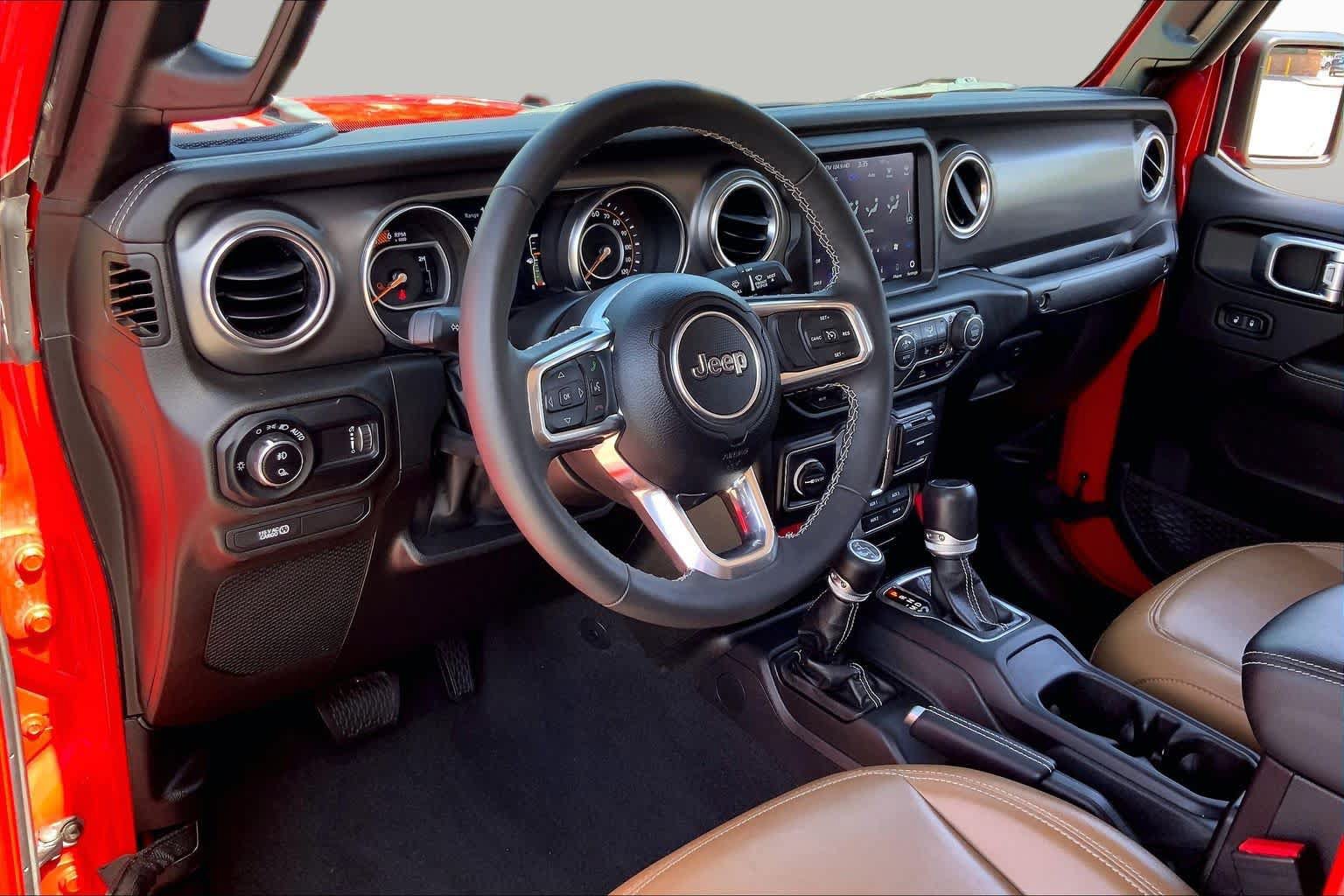 Used 2023 Jeep Gladiator Rubicon w/ Cold Weather Group AWD/4WD image 18