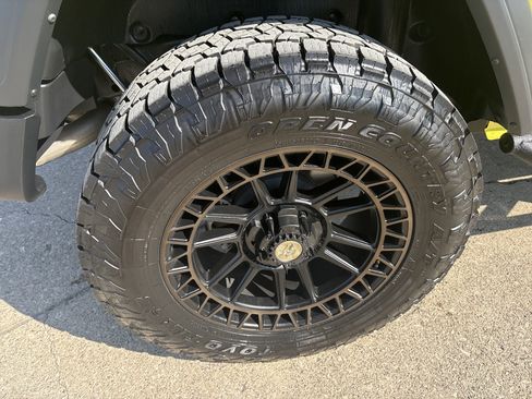 Used 2024 Jeep Wrangler Sport S image 5