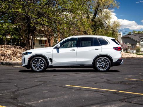 New 2026 BMW X5 xDrive50e image 2