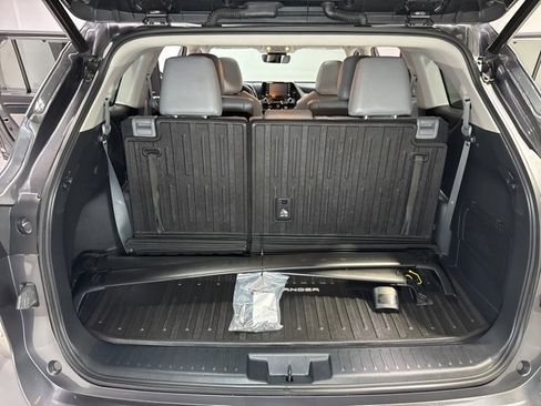 Used 2022 Toyota Highlander XLE image 29