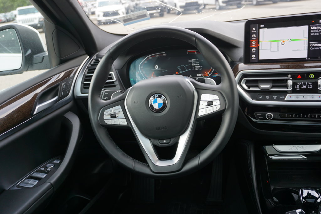 Used 2025 BMW X4 xDrive30i w/ Premium Essential Package AWD/4WD image 15