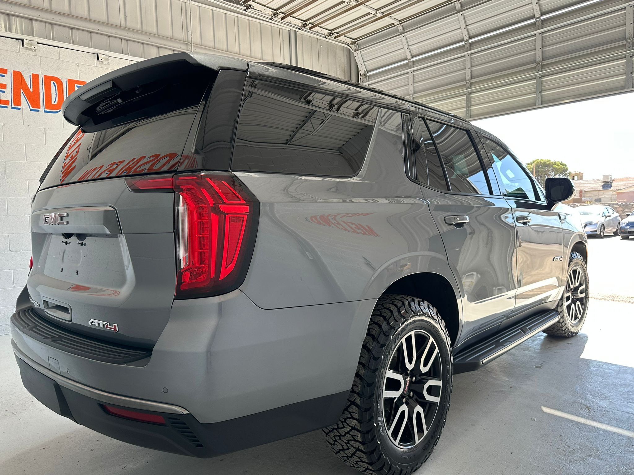 Used 2022 GMC Yukon AT4 AWD/4WD image 6