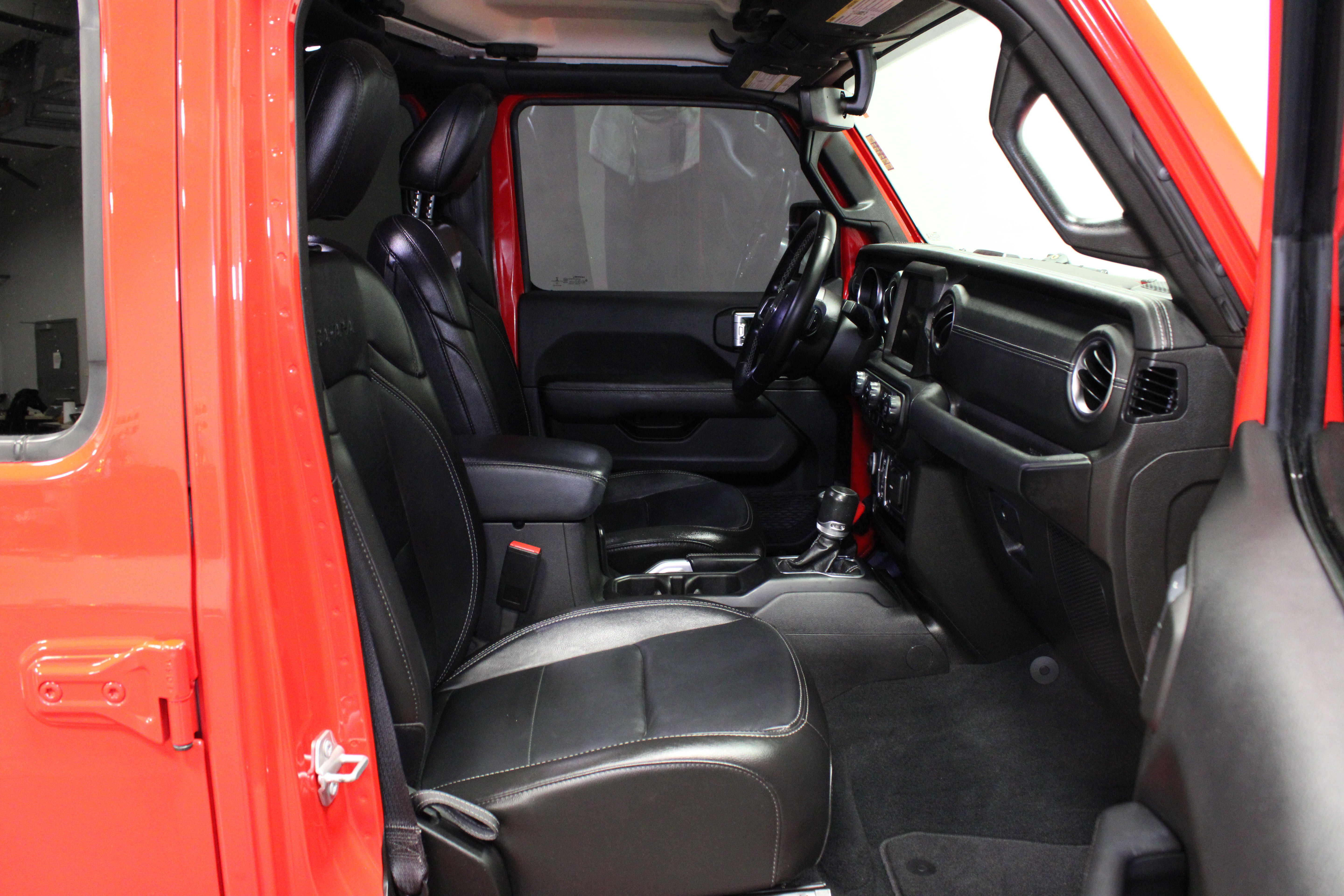Used 2022 Jeep Wrangler Unlimited Sahara AWD/4WD image 15