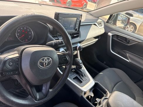 Used 2021 Toyota RAV4 LE FWD image 6