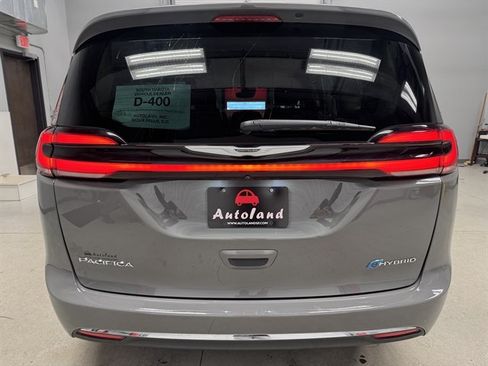 Used 2022 Chrysler Pacifica Touring-L FWD image 7