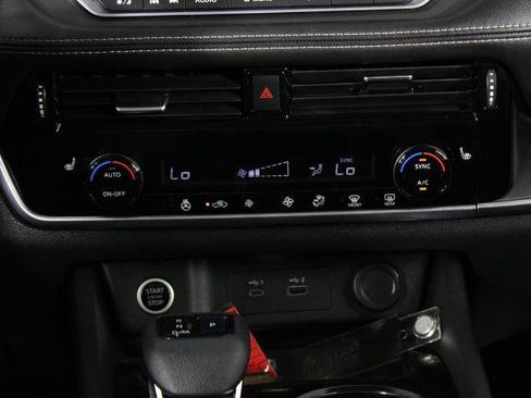 Certified 2021 Nissan Rogue SV w/ Premium Package image 23