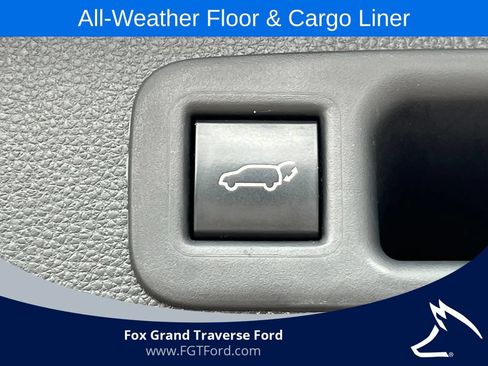 Used 2022 Toyota Highlander XLE AWD/4WD image 36