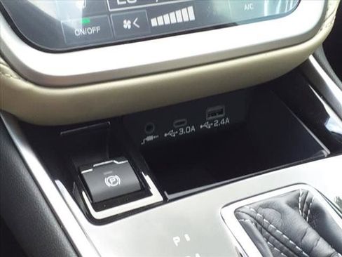 Used 2025 Subaru Outback Limited AWD/4WD image 15