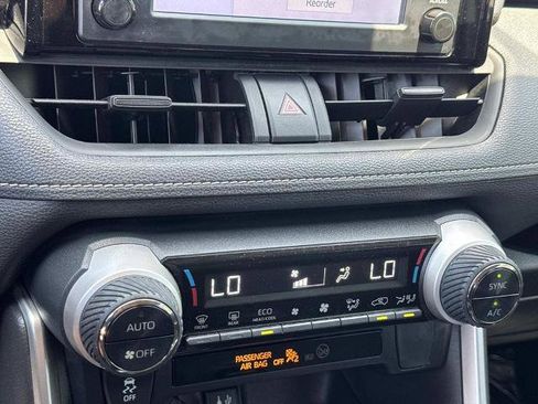 Used 2019 Toyota RAV4 XLE FWD image 14