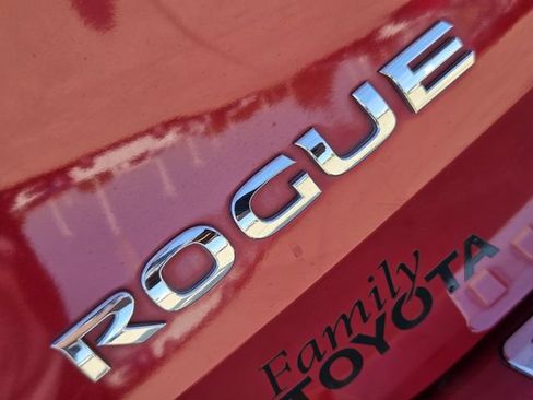 Used 2017 Nissan Rogue S AWD/4WD image 9