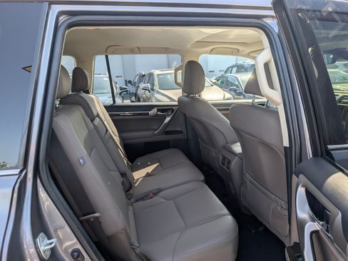 Used 2021 Lexus GX 460 w/ Accessory Package AWD/4WD image 12