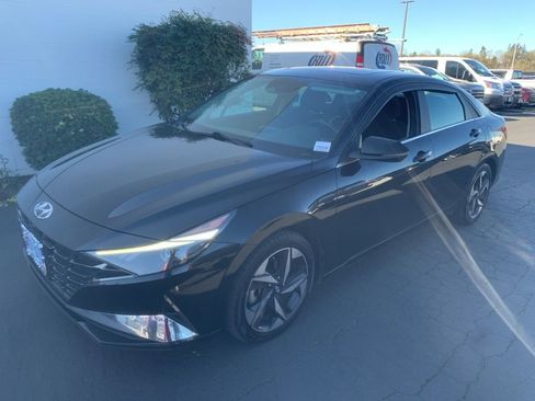 Used 2021 Hyundai Elantra SEL w/ Convenience + Premium Package image 1