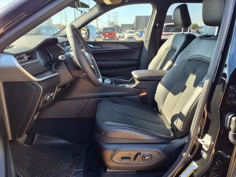 New 2025 Jeep Grand Cherokee L Altitude RWD image 11