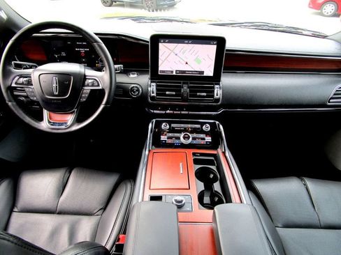 Used 2021 Lincoln Navigator Reserve AWD/4WD image 2