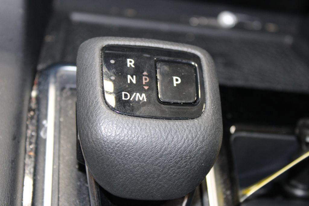 Used 2025 Nissan Pathfinder SL FWD image 34