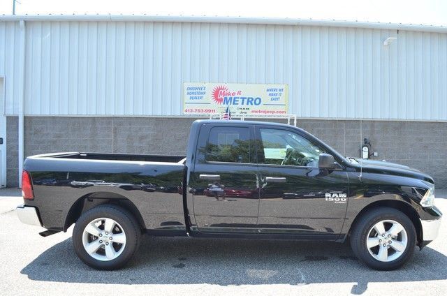 Used 2024 RAM 1500 Classic SLT AWD/4WD image 9