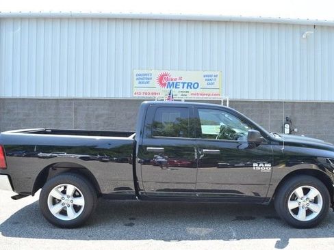 Used 2024 RAM 1500 Classic SLT AWD/4WD image 9