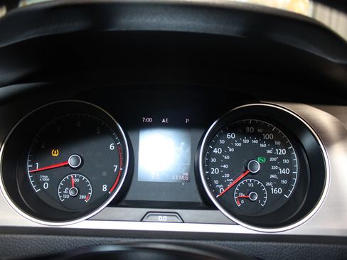 Used 2016 Volkswagen Golf Limited Edition image 17