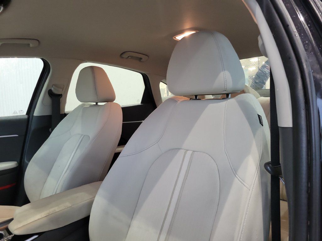 Used 2023 Hyundai Sonata SE FWD image 16