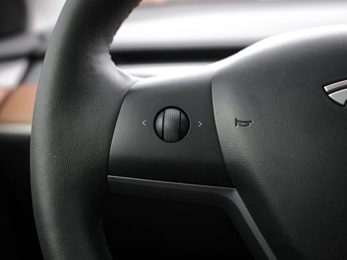 Used 2024 Tesla Model Y Long Range image 19