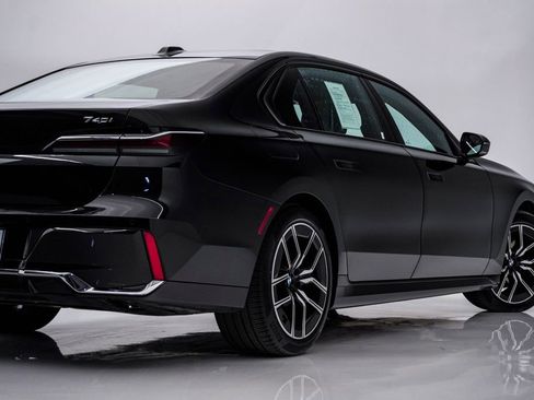 Used 2025 BMW 740i xDrive image 10