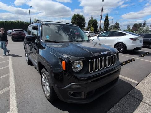 Used 2015 Jeep Renegade Latitude w/ Popular Equipment Group AWD/4WD image 1