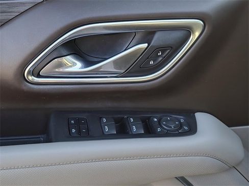 Used 2021 GMC Yukon XL SLT w/ SLT Premium Package image 21