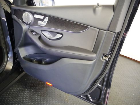 Used 2020 Mercedes-Benz GLC 300 4MATIC image 5