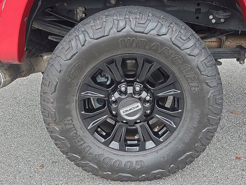 Used 2022 Ford F350 Platinum w/ Tremor Off-Road Package image 8