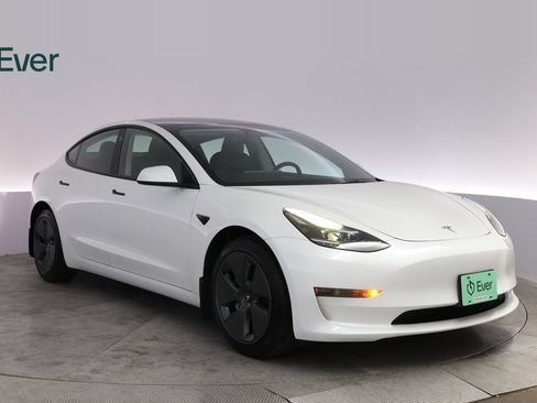 Used 2023 Tesla Model 3 Standard Range RWD image 13