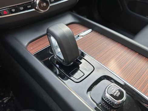 Certified 2023 Volvo XC60 B5 Plus image 19