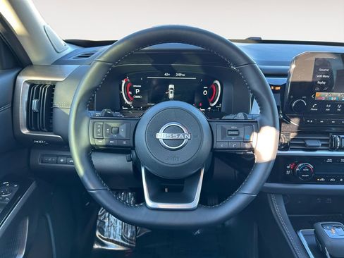 Used 2025 Nissan Pathfinder Platinum w/ Cargo Package image 14