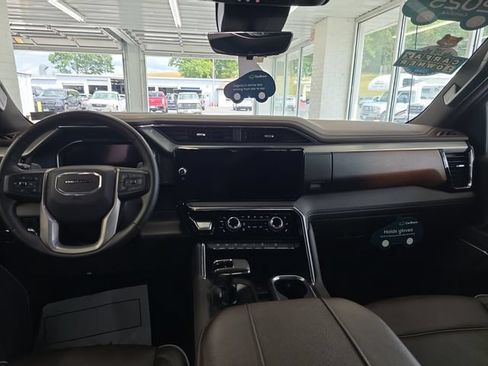 Certified 2025 GMC Sierra 1500 Denali w/ Denali Reserve Package AWD/4WD image 11