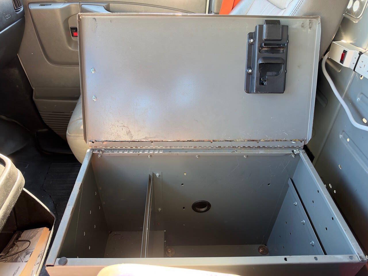 Used 2015 Chevrolet Express 2500 RWD image 79
