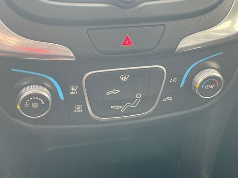 Used 2018 Chevrolet Equinox LT AWD/4WD image 19
