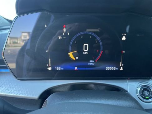 Used 2025 Chevrolet Trax LT FWD image 20