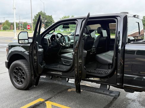 Used 2022 Ford F250 Lariat w/ Lariat Ultimate Package AWD/4WD image 12