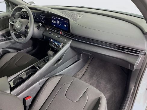 Used 2026 Hyundai Elantra SEL FWD image 31