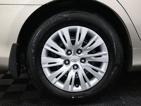 Used 2014 Toyota Camry LE image 27