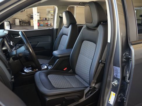 Used 2021 Chevrolet Colorado Z71 AWD/4WD image 3