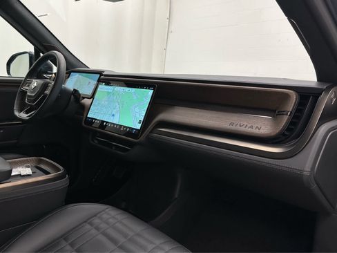 Used 2025 Rivian R1S Premium AWD/4WD image 18