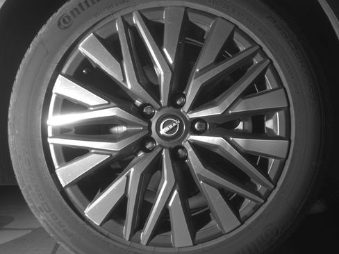 Used 2025 Nissan Altima 2.5 SV FWD image 13